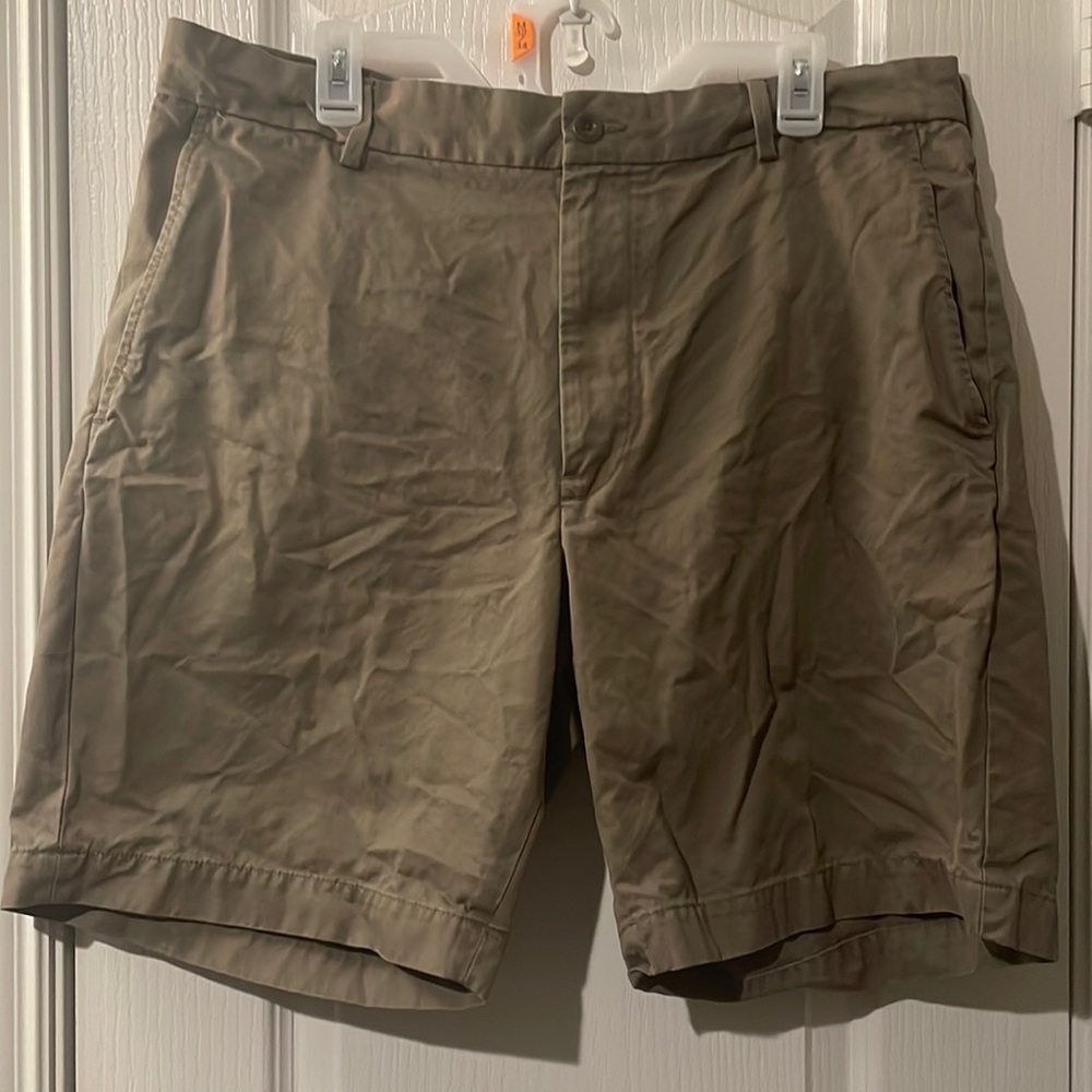 Banana Republic Khaki Chinos Shorts Size 38 Brown